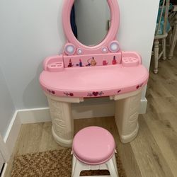 Step 2 Girls Vanity With Seat 