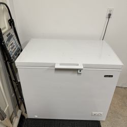Magic Chef 7.0 cu. ft. Chest Freezer in White