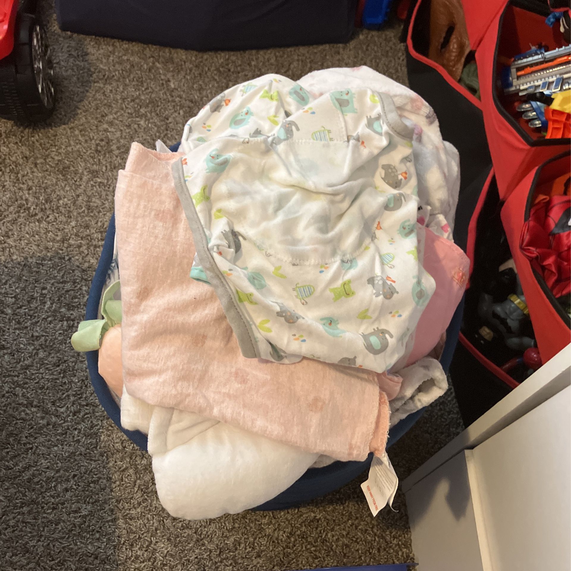 Baby FREE Clothes/blankets/bows/shoes 
