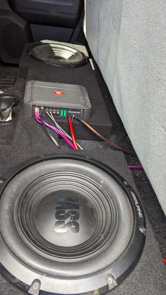 12-in Subwoofers And Amp