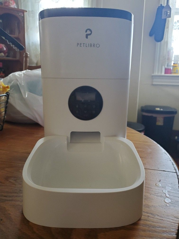 Automatic Cat Feeder