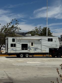 2006 toy hauler fifth wheel