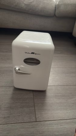 Mini fridge