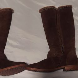 Size 9 M, dark brown boots. Zip up sides