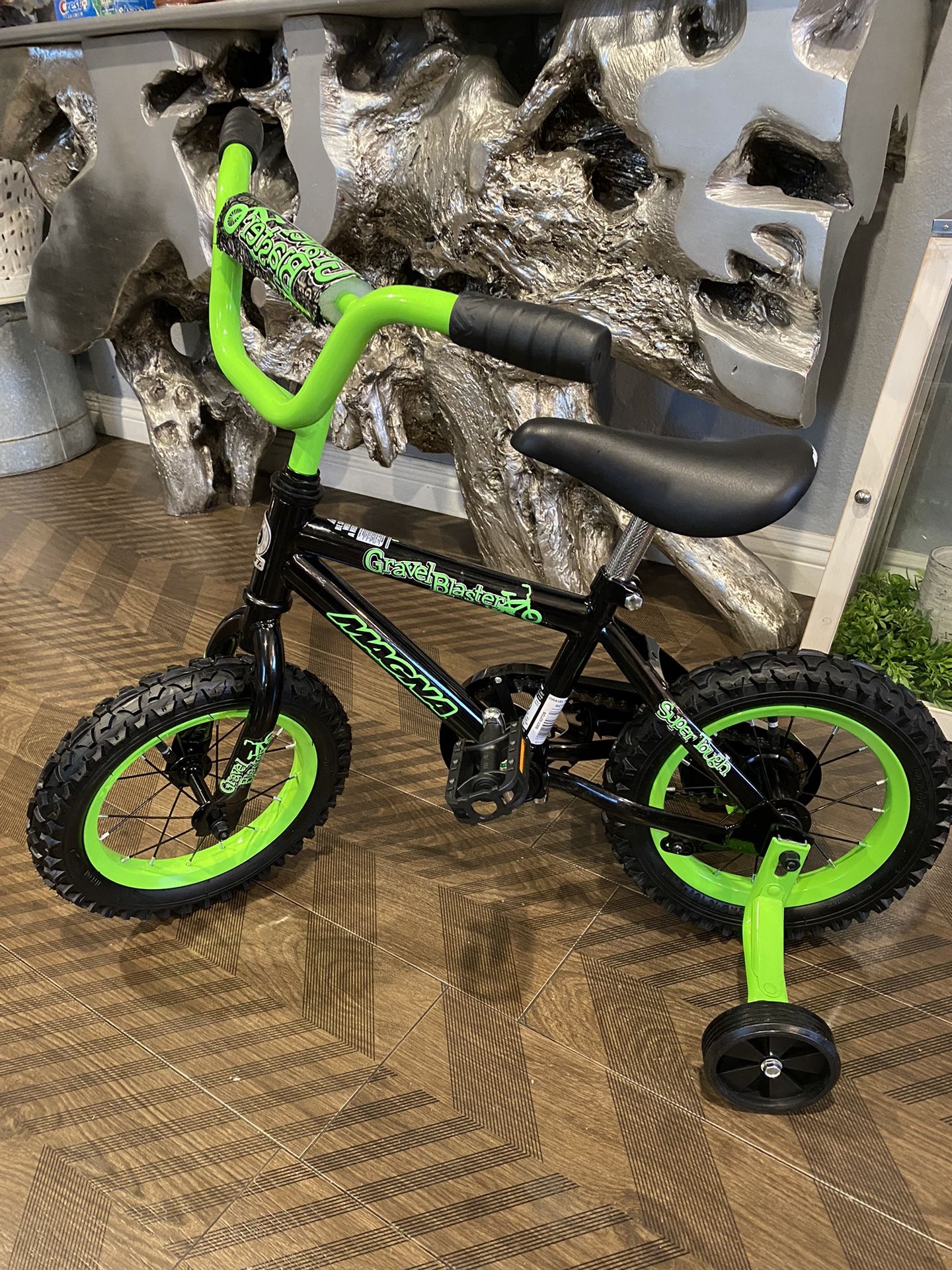 MAGNA BIKE 12" BICYCLE NEW WITH TRAINING WHEELS KIDS BIKE OBO