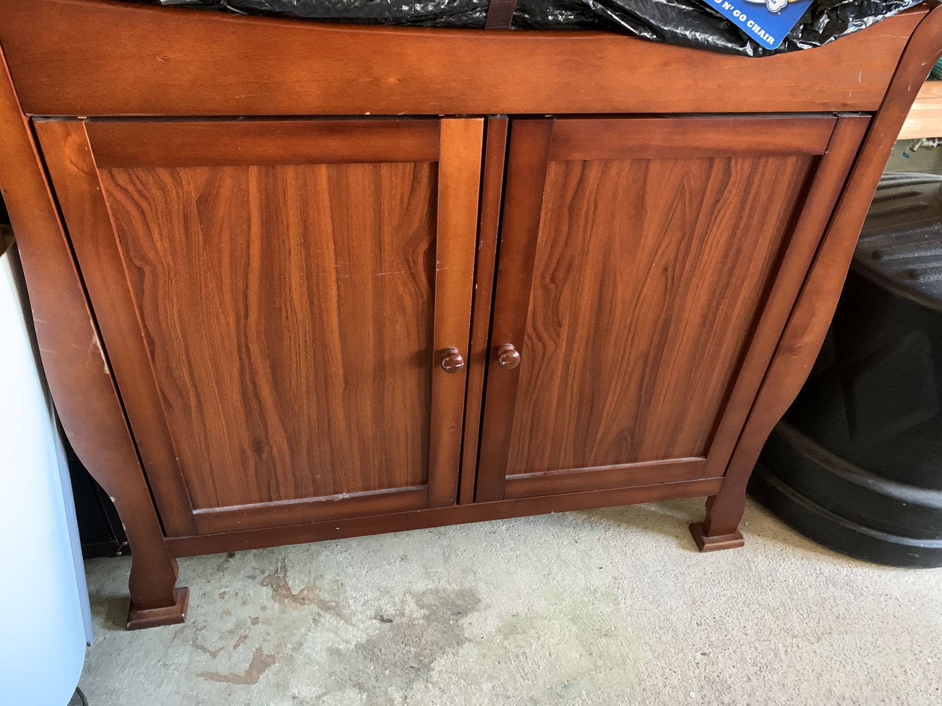 Crib and matching changing table