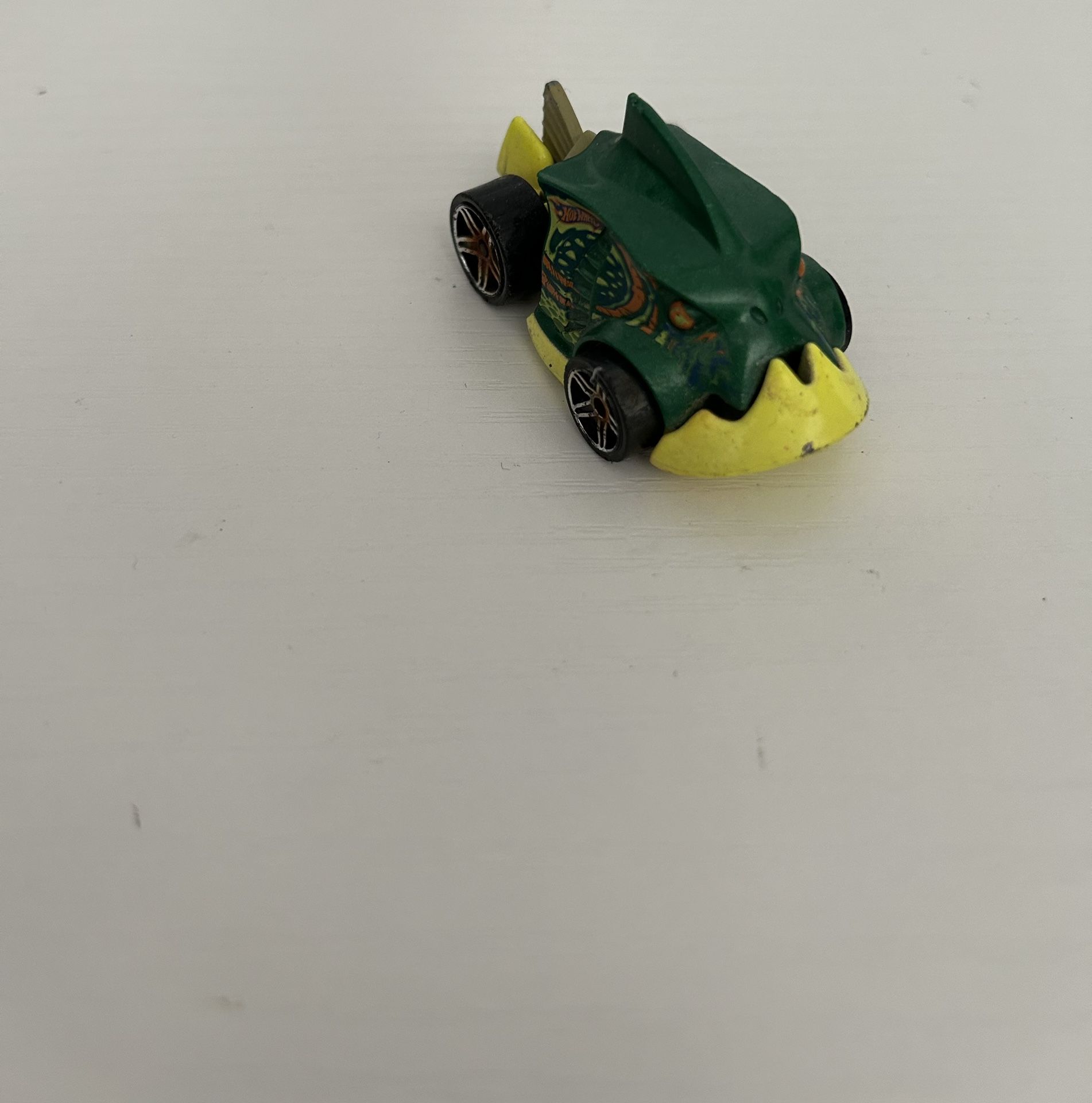 Hot Wheels Piranha Terror 1/64 Die-Cast Toy Car Matel Green Yellow