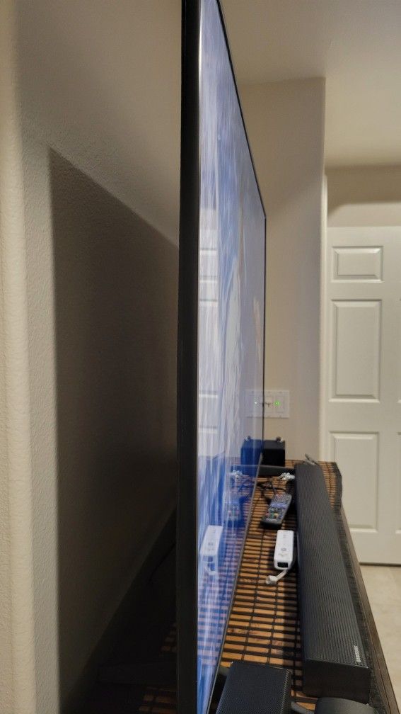 65 INCH , SAMSUNG SMART TV.