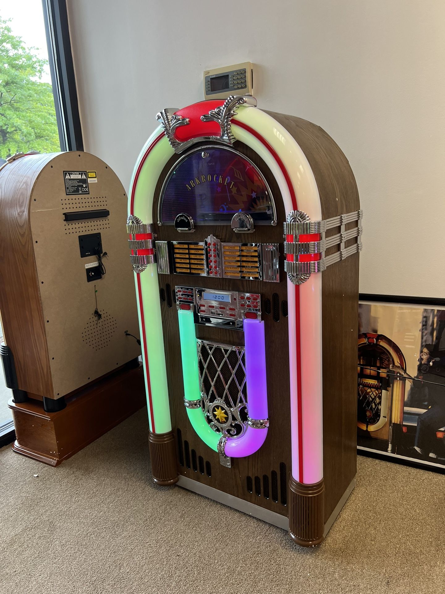ARKROCKET Saturn V Full size Jukebox Vinyl record player + cd + bluetooth