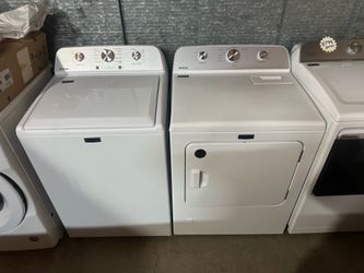 MAYTAG TOP LOAD WASHER & GAS DRYER