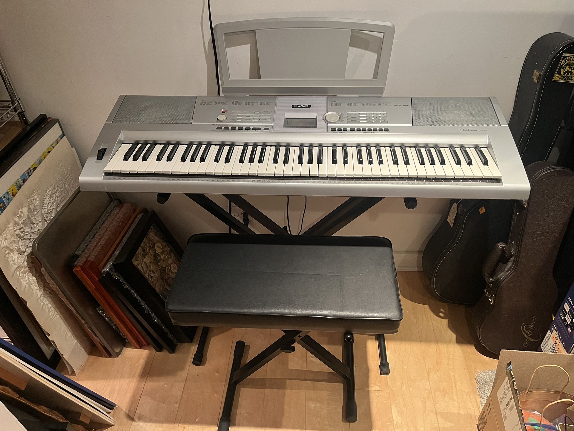 Yamaha Portable Grand DGX-205 Keyboard