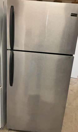 Like New Frigidaire Refrigerator - GREAT condition!