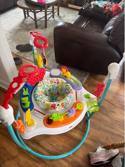 Jumperoo baby bouncer