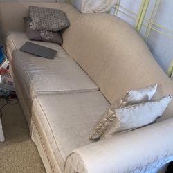 Couch sofa classic beautiful Beige modern material elegant White furniture good for day bed clean home non smoker home pick it up great con