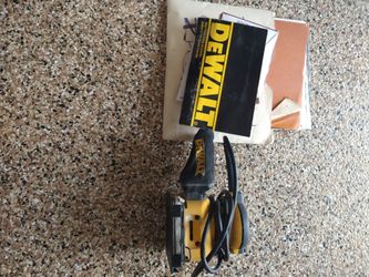 DeWalt DW412 palm sander used in Warrenville