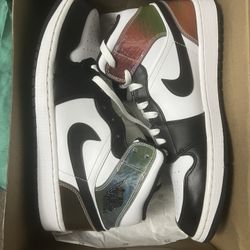 Heat Reactive Jordan’s Mid 1’s