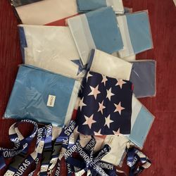 Banderas, Una Camisa Y Llaveros 