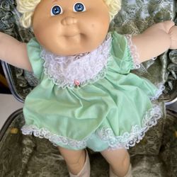 1985 Cabbage Patch W Signature & Adoption Papers  OBO