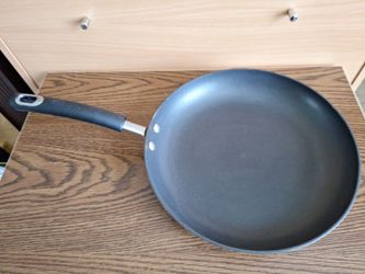 Circulon frying pan 12"  very good condition