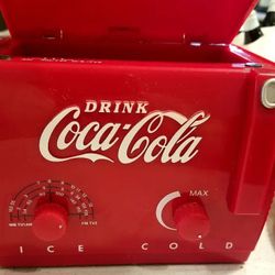 Vintage Flawless Rare Find Coca Cola Cooler Style Am FM Battery Operated Radio Located In Palm Springs Ca 