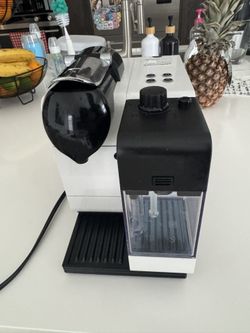 DeLonghi Nespresso Lattissima Plus EN520W