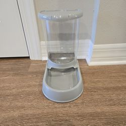 Gravity Dog and Cat Feeder - Holds up to 5 Lbs of Food