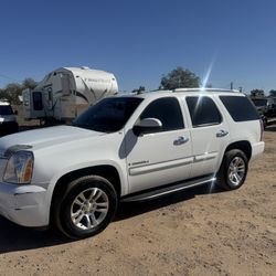 Hot for sale in 2008 Yukon Denali all-wheel-drive four-door automatic fluid loaded all power all leather interior runs and drives good has 250K miles 