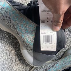 The YZY QNTM (Yeezys) 