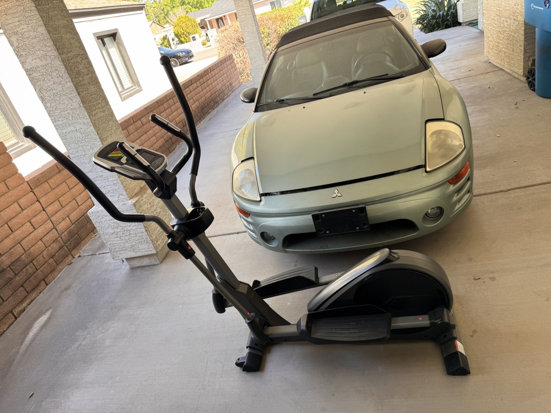 Sunny Health & Fitness Programmable 16 Electro-Magnetic Elliptical Cross Trainer Exercise Machine