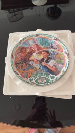 The Wizard Over The Rainbow Plate