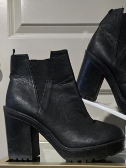 Chunky Heel Leather Boot Size 9