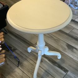 Ethan Allen Side Table Cream