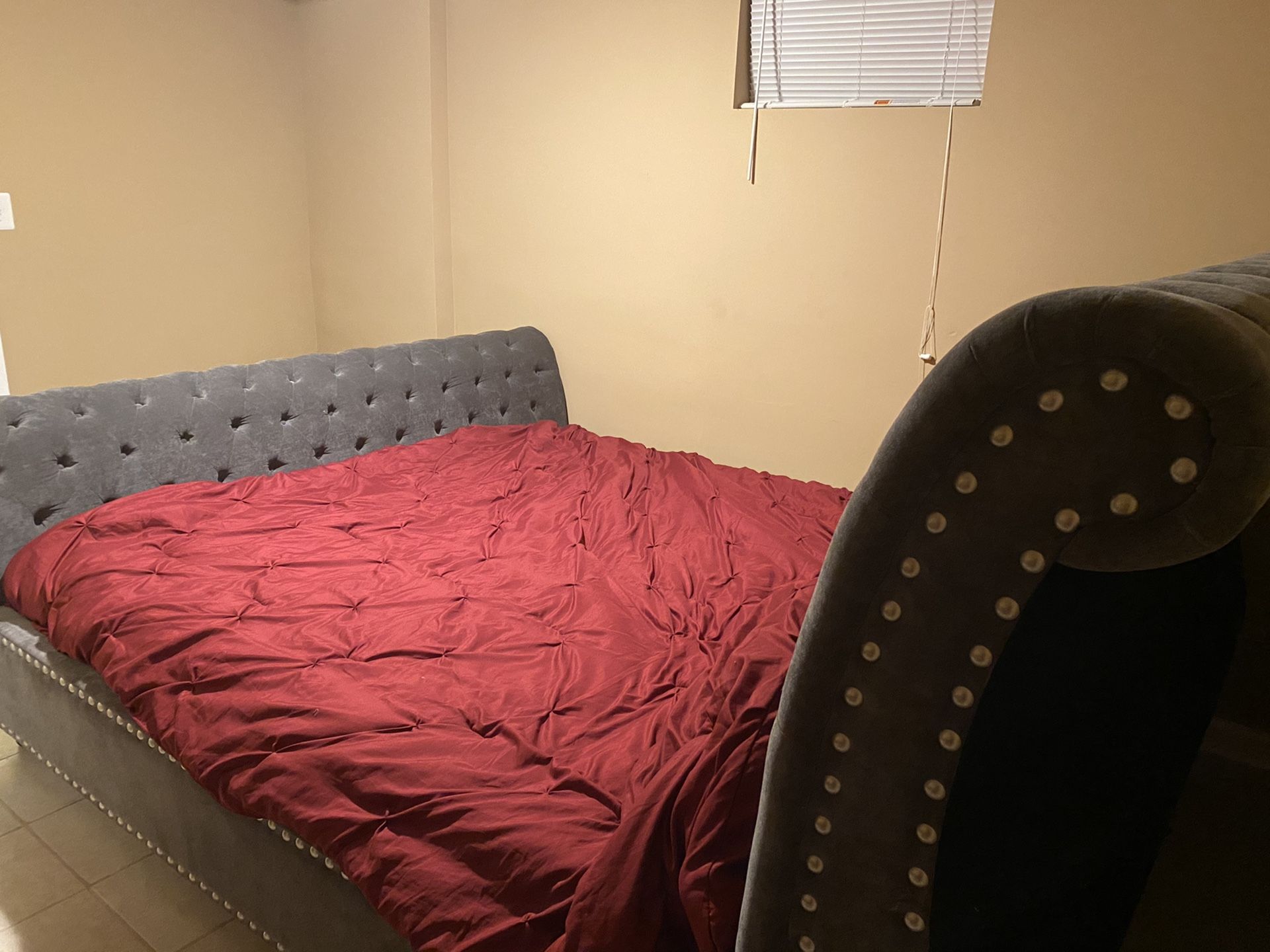 King size sleigh bed