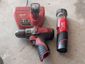 Milwaukee m12 drill with charger and flashlight