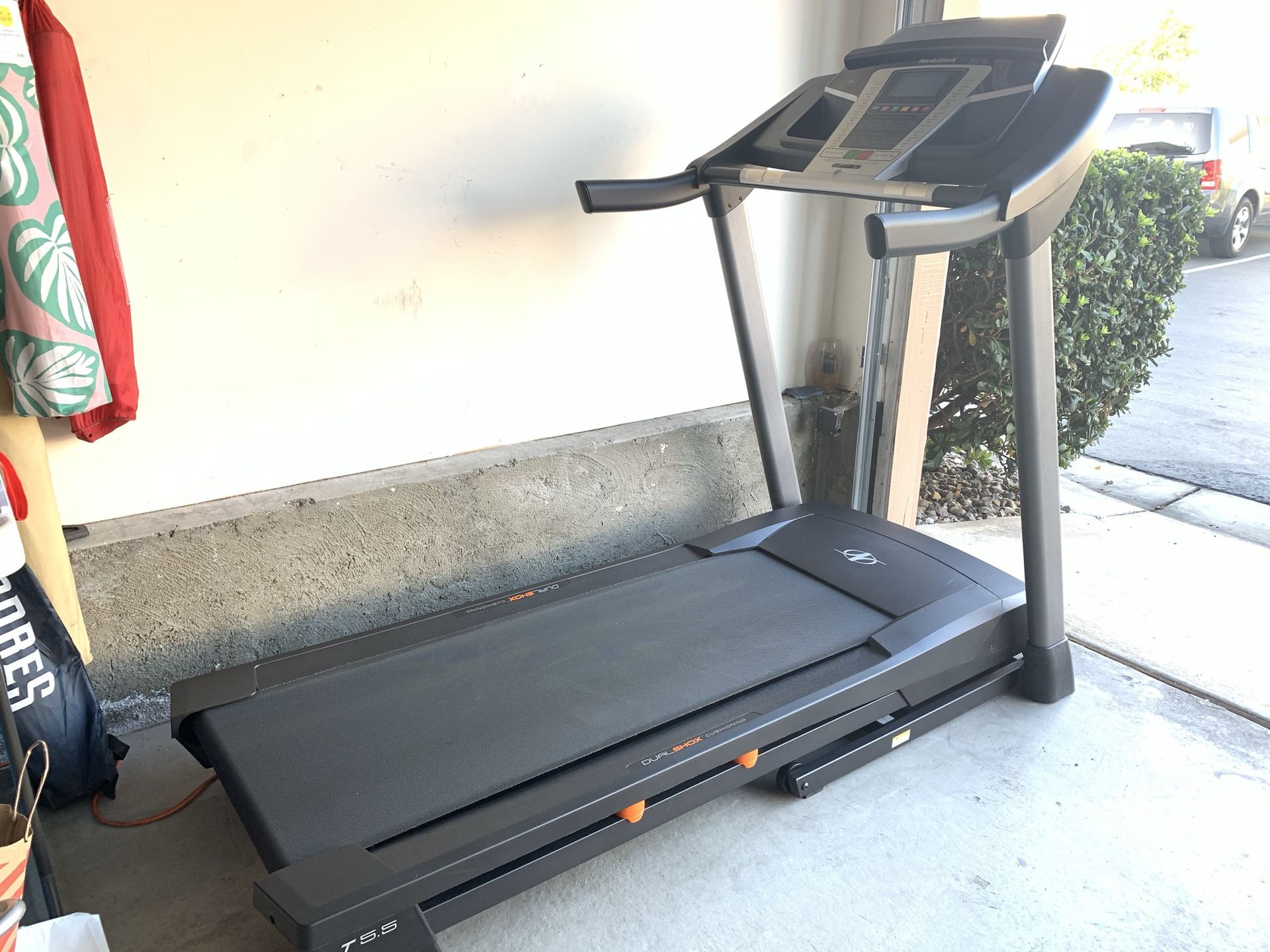 NordicTrack T5.5 Treadmill (used) for Sale in San Diego, CA OfferUp