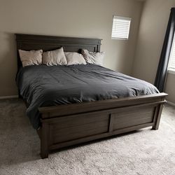 King Bed Frame & Mattress - Like New! 