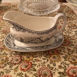 Woodland “Wood & Son” - gravy boat with attached saucer