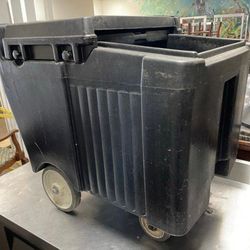 Cambro ICS125LB SlidingLid Portable Ice Caddy w/ 125lb Ice Capacity