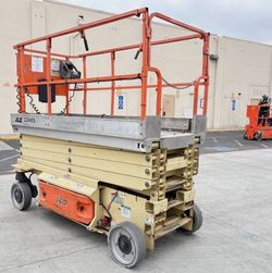 Jlg scissors  lifts 32ft 5000.00
