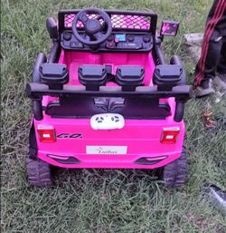 Pink kid jeep
