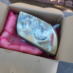 2005 Toyota 4Runner Head Lamps 