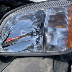 CADILLAC GENUINE FACTORY HEADLIGHT ASSEMBLY