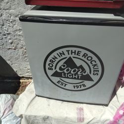 Mini Fridge 