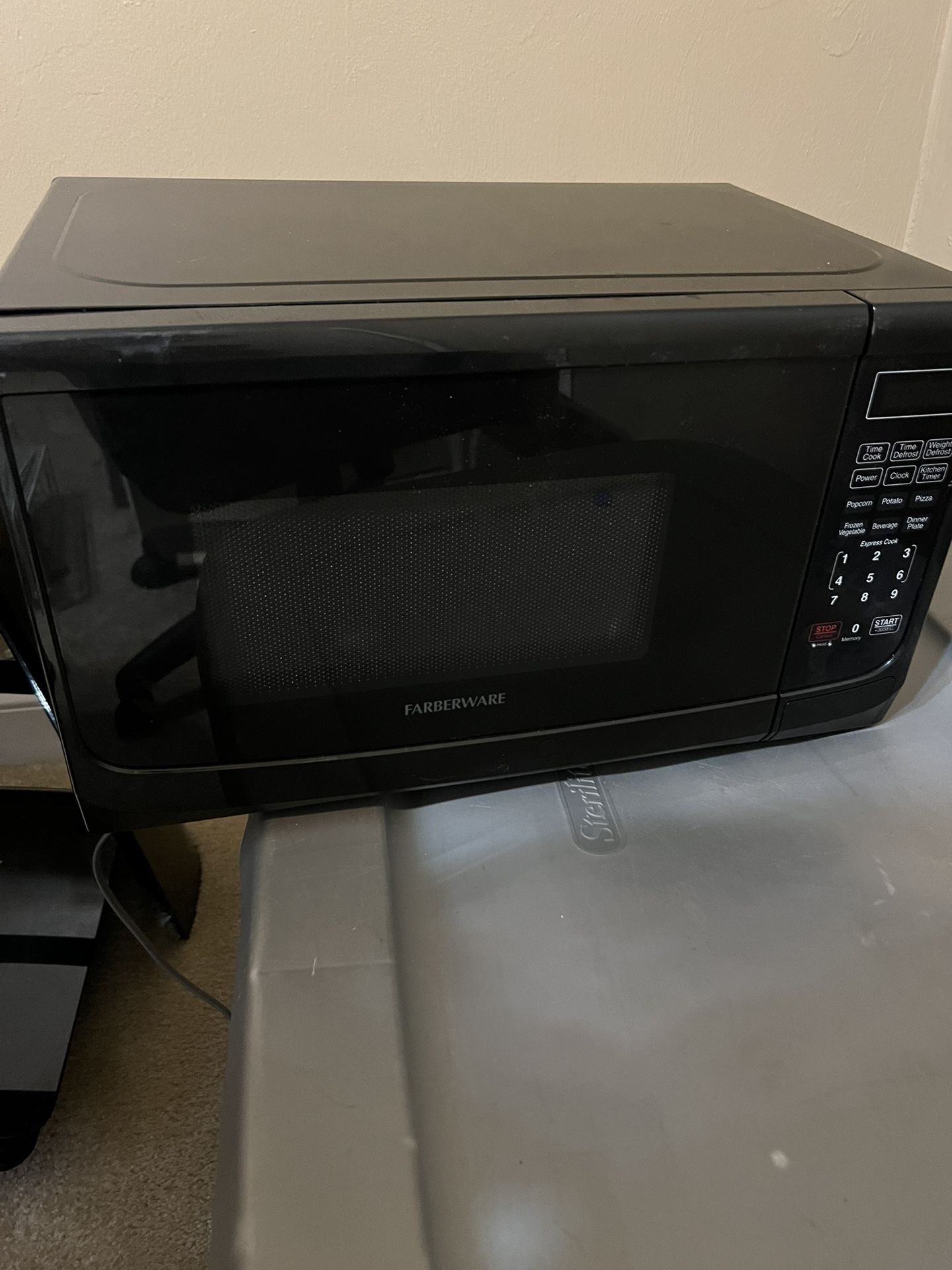 700 Watt Microwave