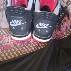 Jordan 4 Bred