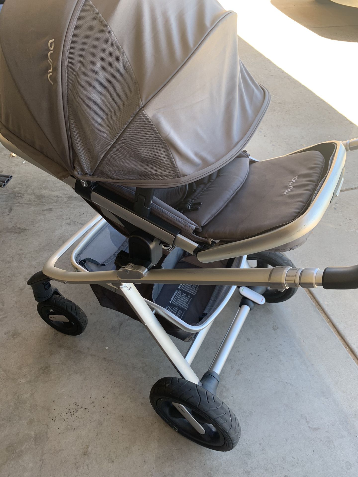 NUNA stroller multi adjustable seat