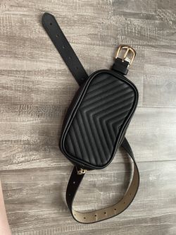 Small Fanny With Belt