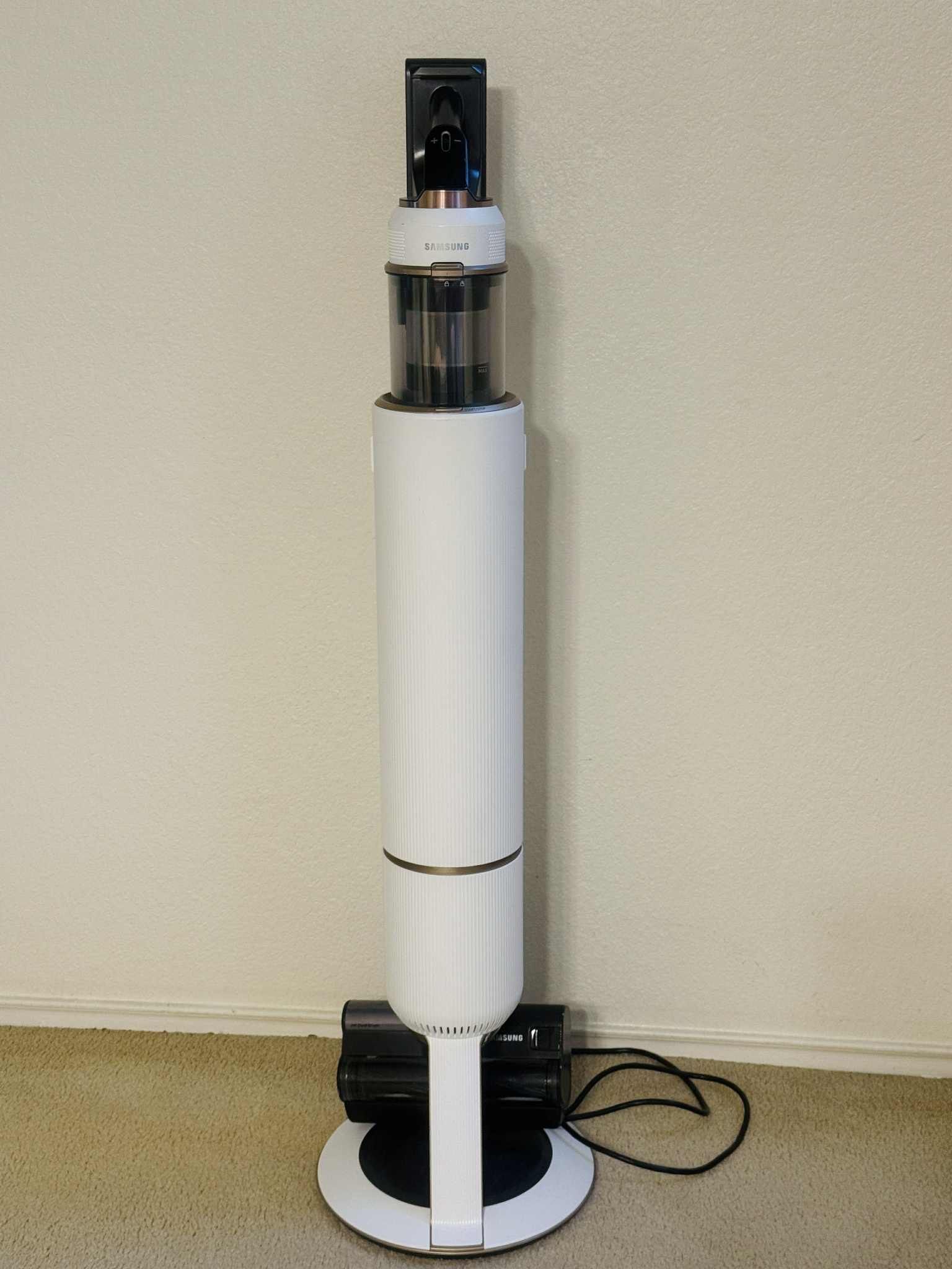 Samsung Bespoke Jet Cordless Stick Vacuum with Clean Station – Misty White – Good Condition