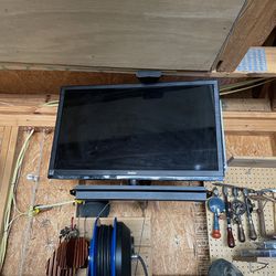 32 Inch Tv With Remote And External Antenna $35