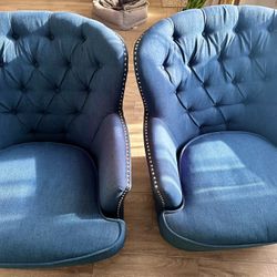 Two armchairs in perfect condition pick up only